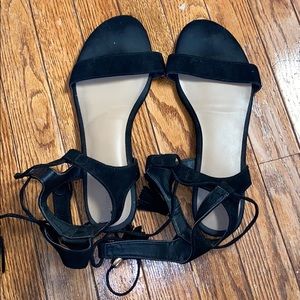 BLACK TIE FLAT SANDALS
